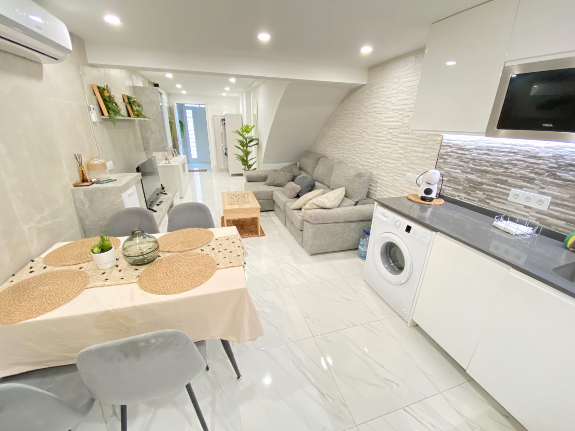 Casa adosada en venda en Castellón de la Plana / Castelló de la Plana amb Aire condicionat, Terrassa i Traster