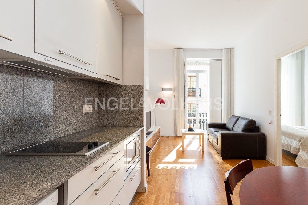 Cuina de Pis de lloguer en  Valencia Capital amb Aire condicionat, Calefacció i Jardí privat