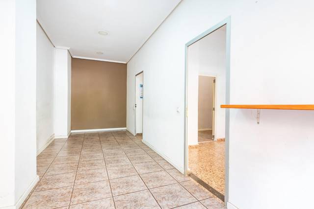 Local comercial en Alquiler en Calle de José María Bayarri en La Llum