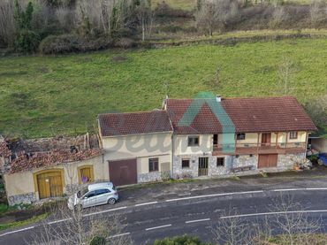 Casa amb jardí en venda a Sogrando