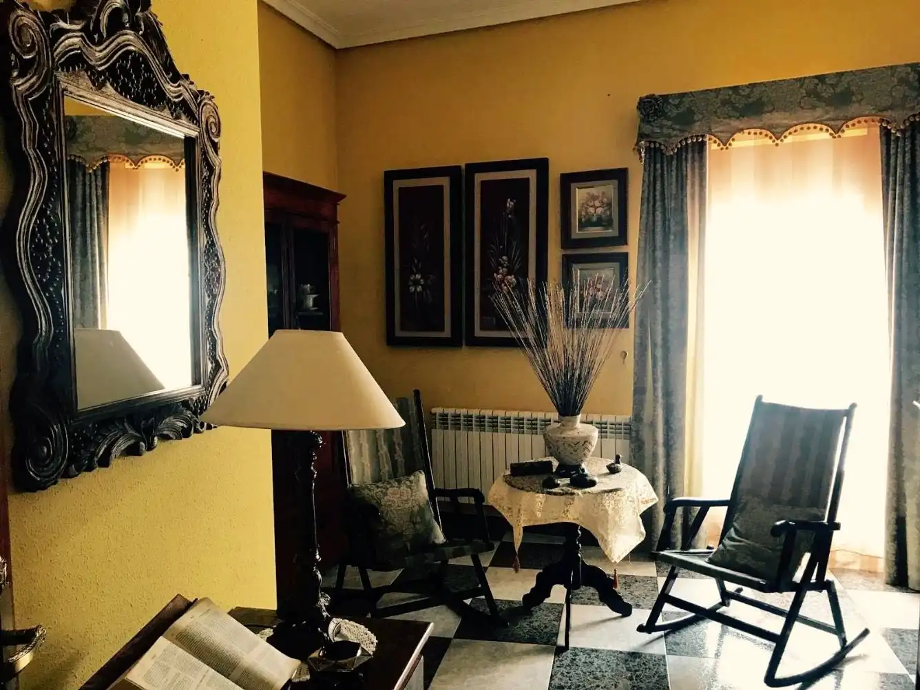 Living room of Flat for sale in Llerena  with Air Conditioner, Oven and Washing machine