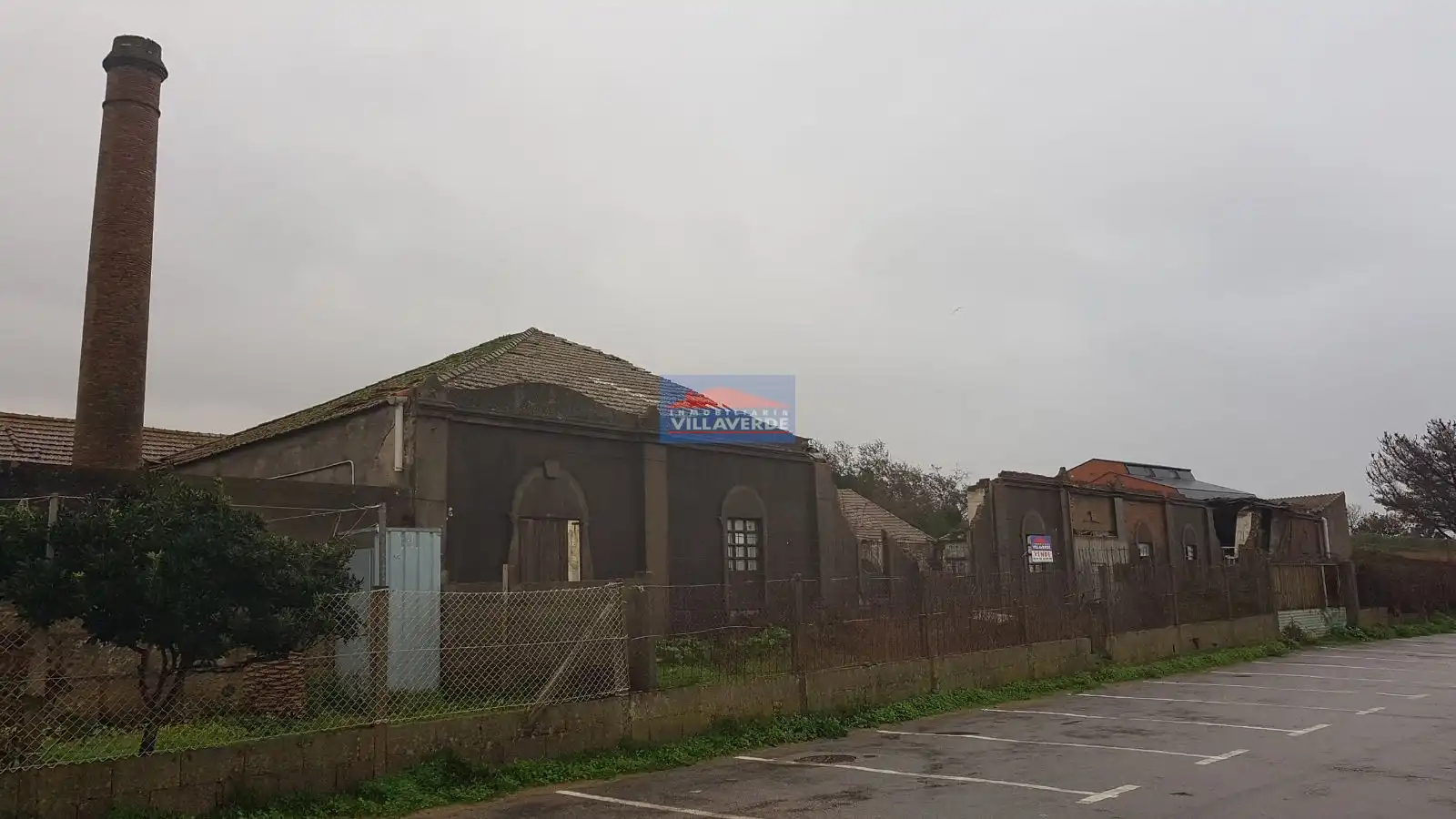Außenansicht von Fabrikhallen zum Verkauf in Cangas 