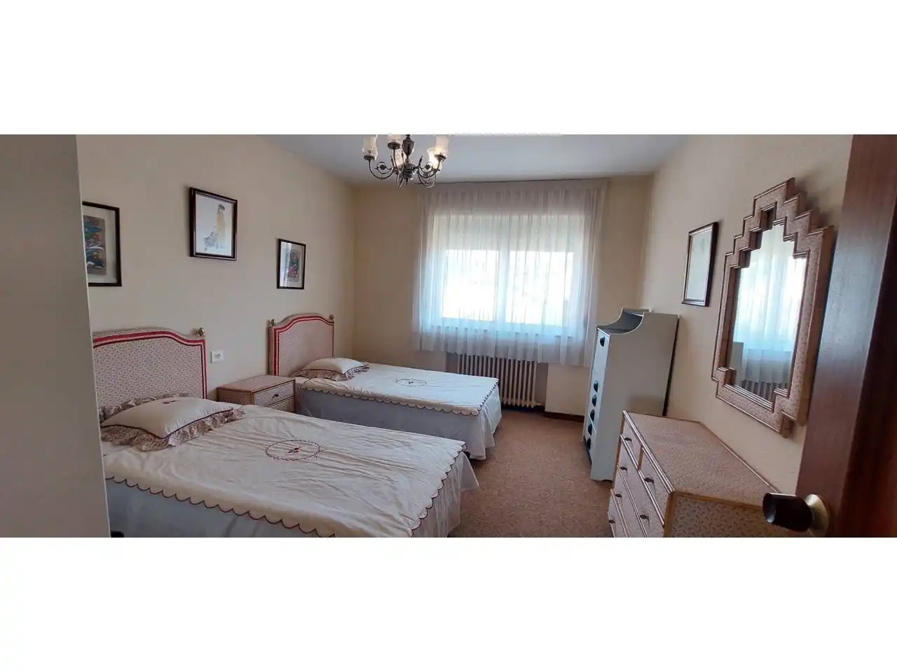 Habitación de Casa o chalet en venta en Almanza con Jardín privado, Terraza y Amueblado