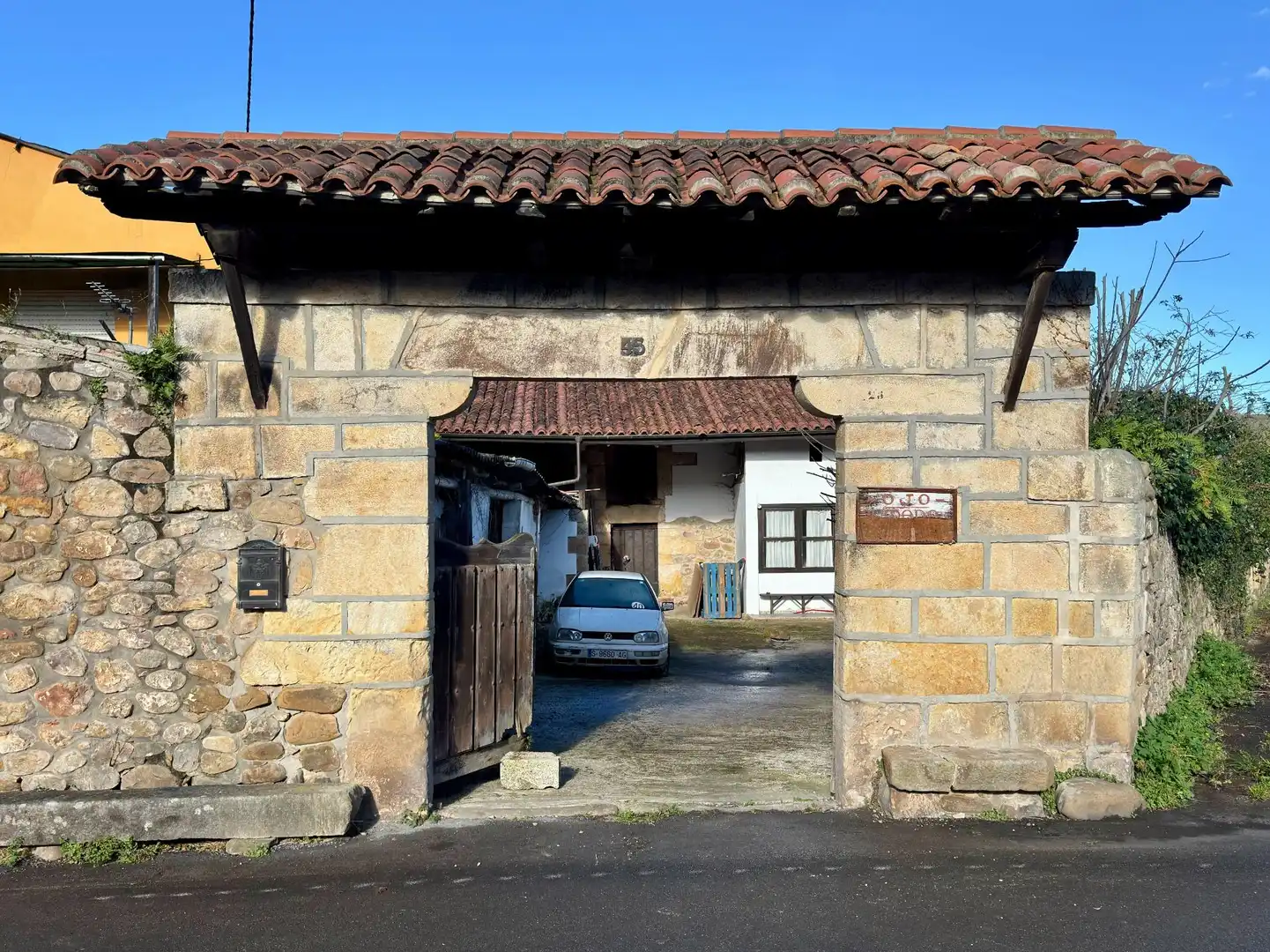 Vista exterior de Casa o chalet en venta en Cabezón de la Sal