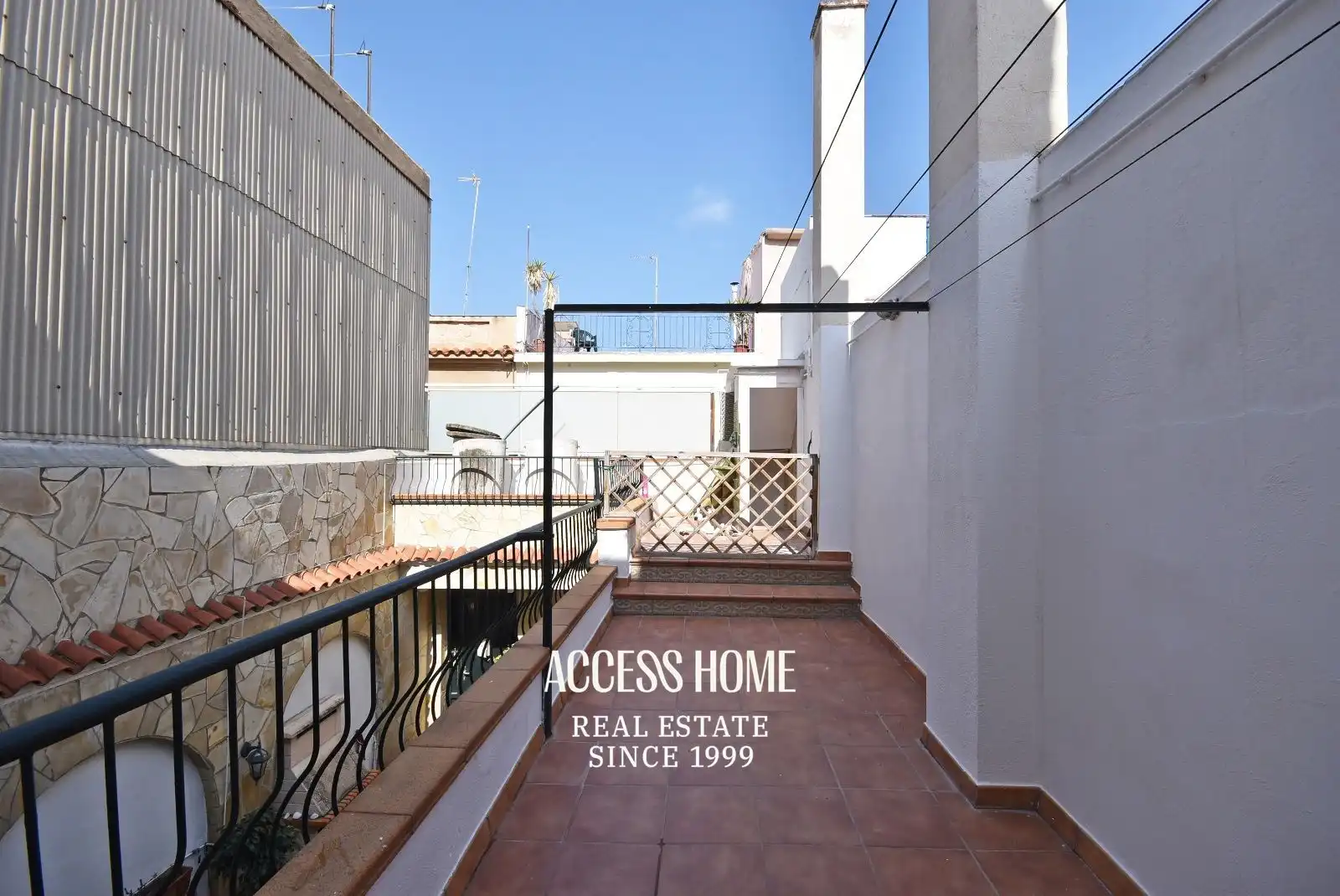 Vista exterior de Casa o xalet en venda en El Masnou amb Calefacció, Terrassa i Moblat