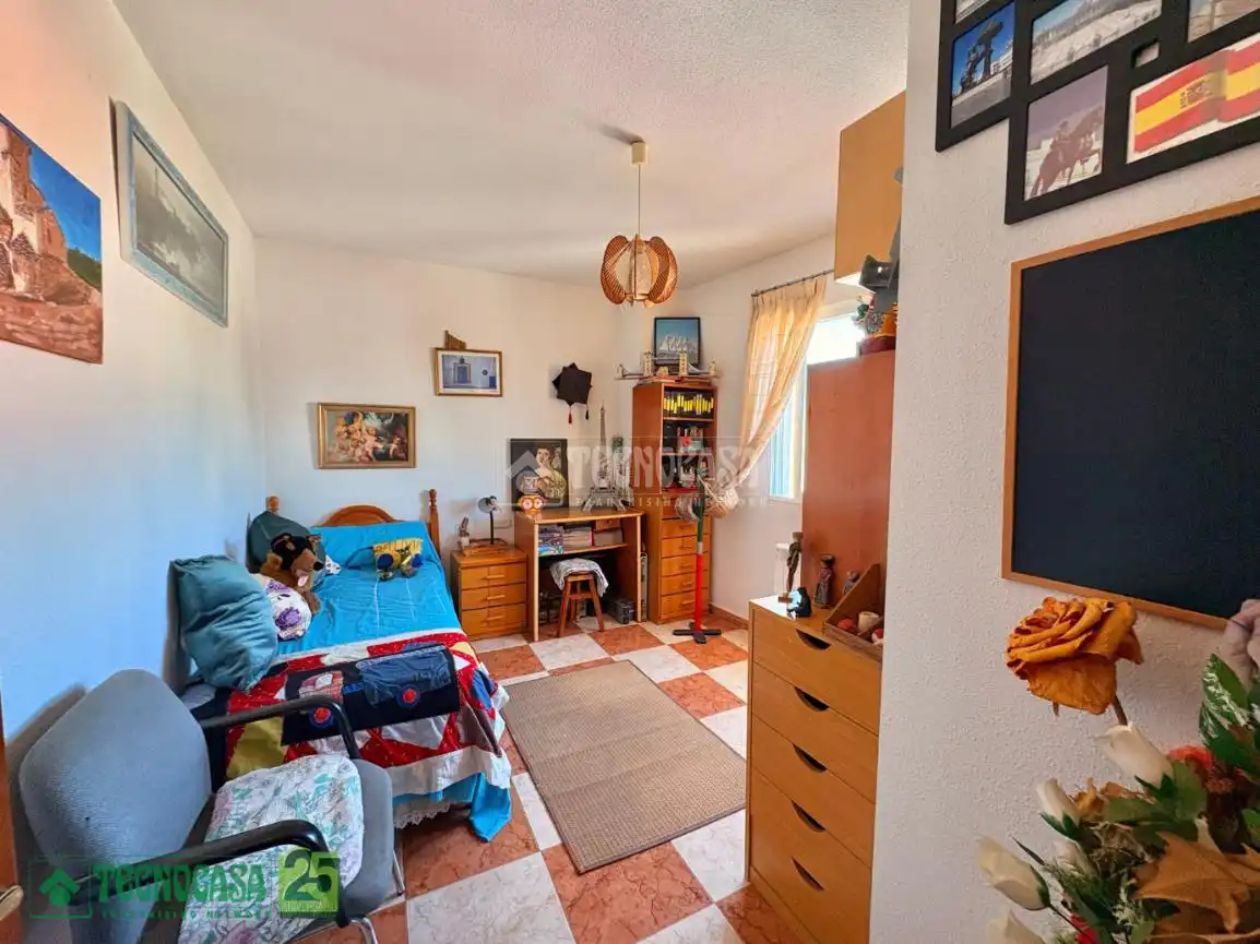 Habitación de Casa adosada en venta en Lillo con Calefacción