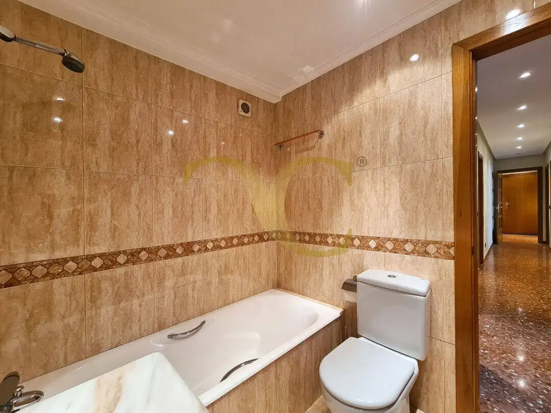 Bathroom of Flat for sale in Oviedo   with Heating