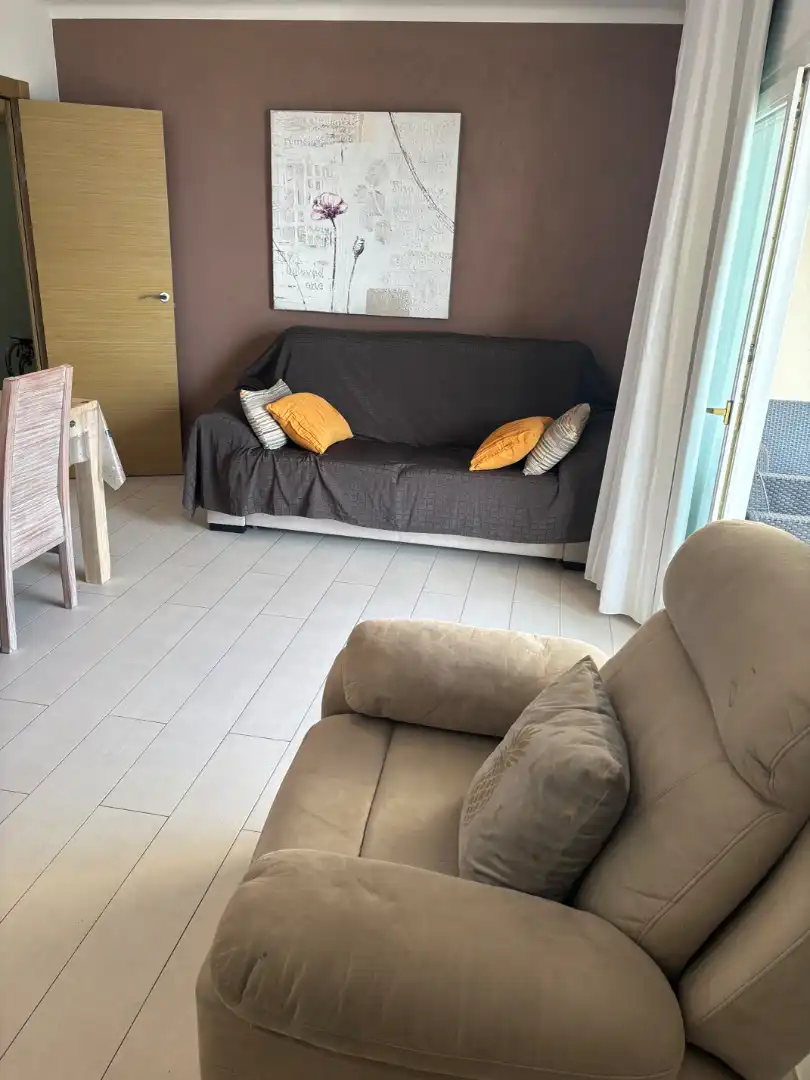 Sala d'estar de Apartament de lloguer en Castell d'Aro, Platja d'Aro i s'Agaró amb Moblat, Rentadora i Balcó