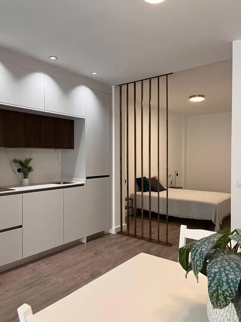 Habitación de Piso en venta en Málaga con Parquet, Terraza y Amueblado