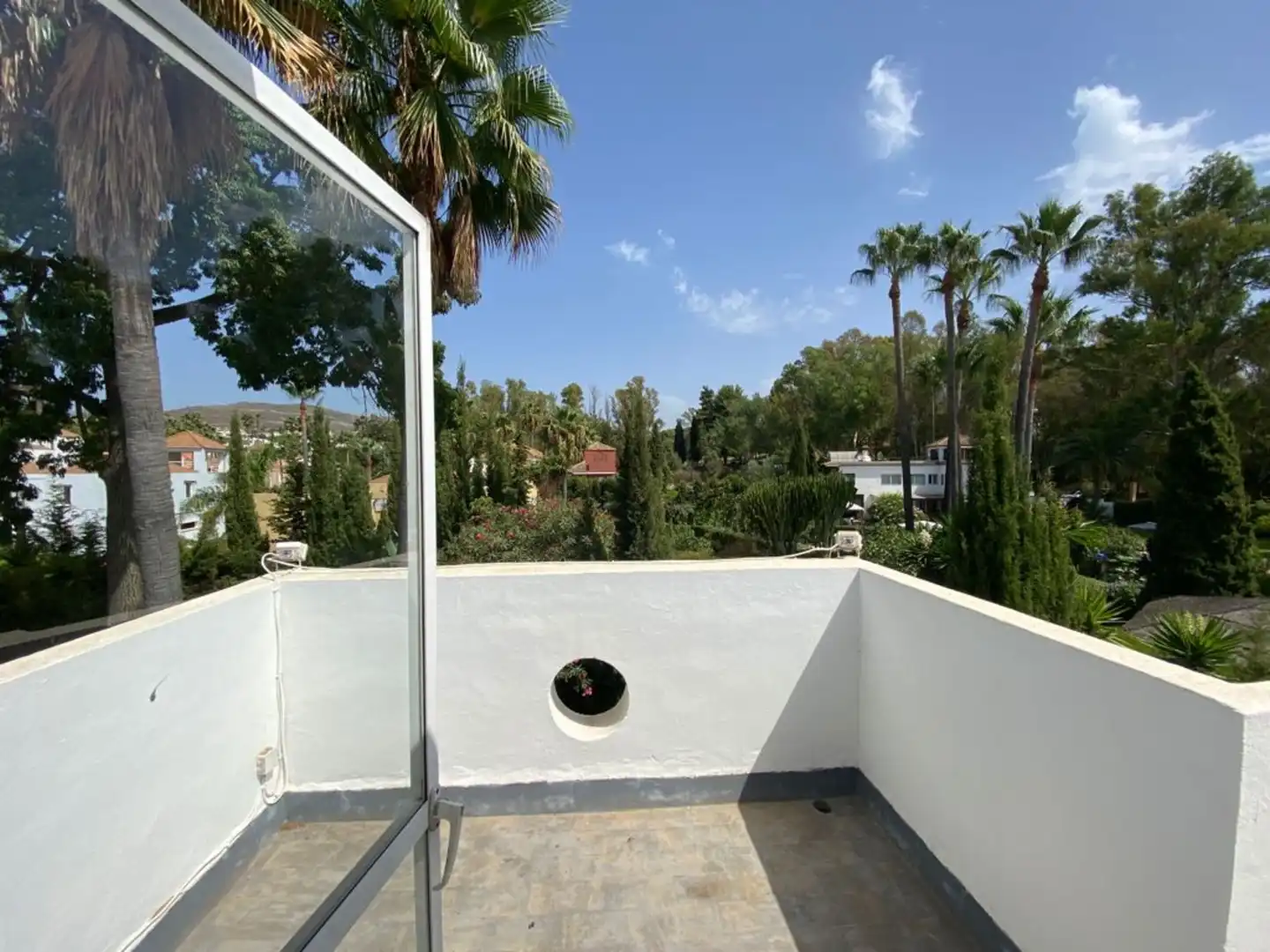 Vista exterior de Casa o xalet de lloguer en Marbella