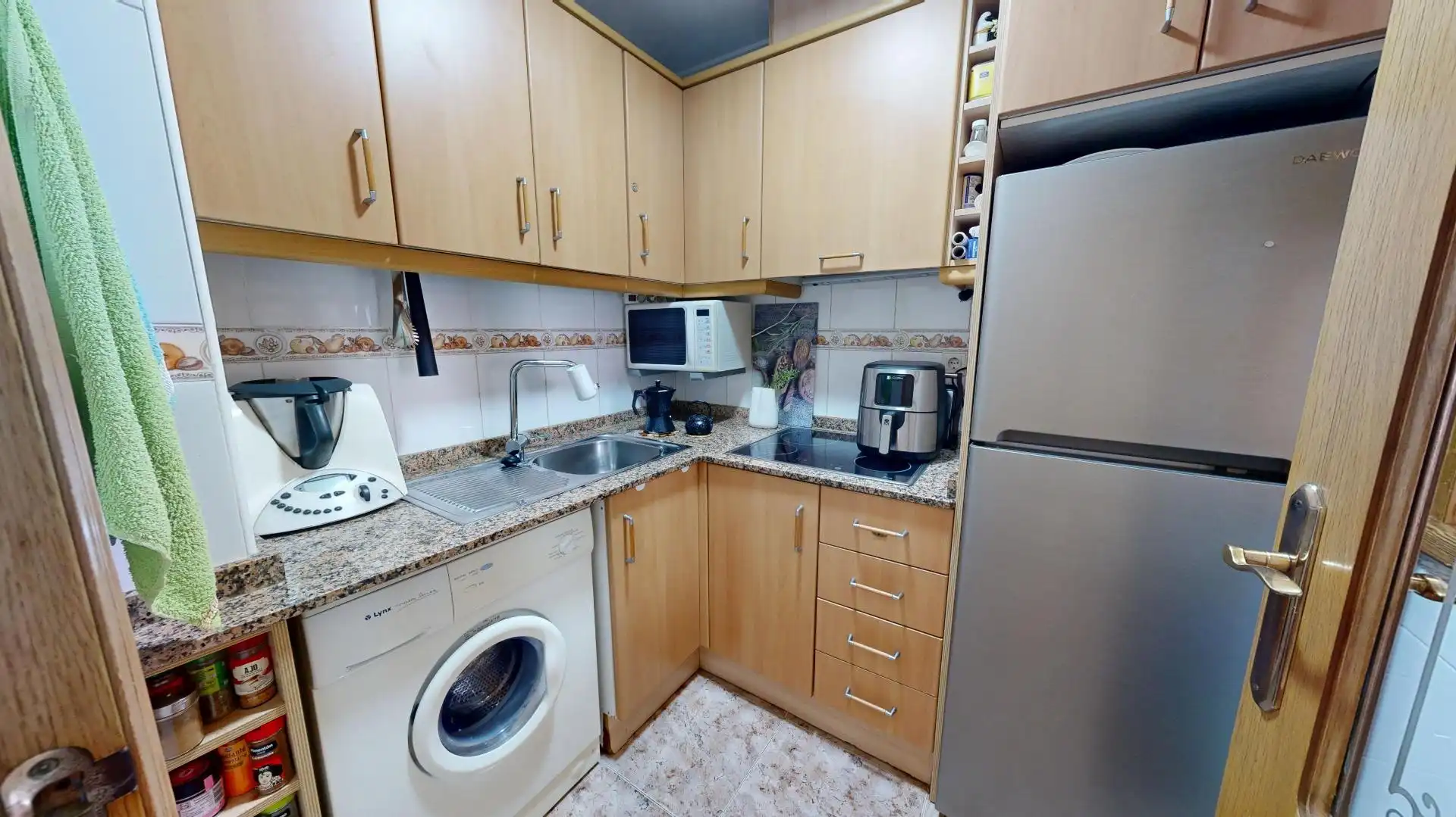 Cuina de Apartament en venda en Torrevieja amb Aire condicionat, Calefacció i Moblat