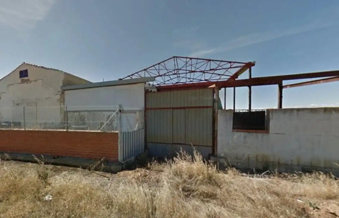 Vista exterior de Nave industrial en venta en Izagre