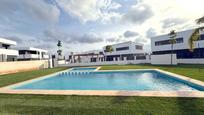 Piscina de Casa adosada en venda en San Antonio de Benagéber amb Aire condicionat i Terrassa