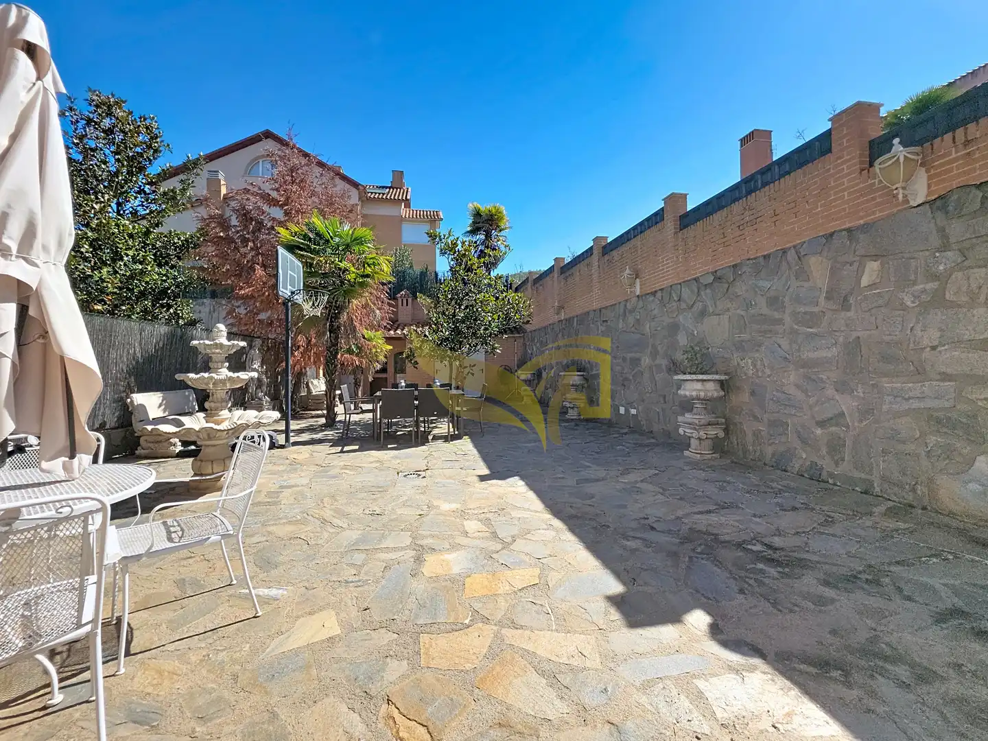 Vista exterior de Casa adosada en venta en Aranjuez con Aire acondicionado, Calefacción y Jardín privado