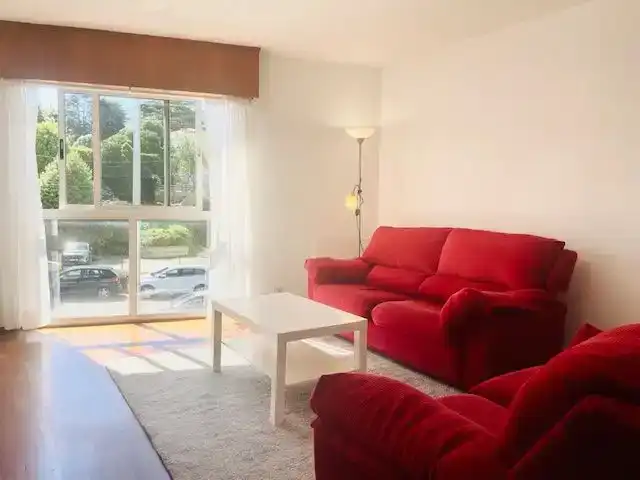 Sala de estar de Piso de alquiler en Oleiros con Parquet, Trastero y Amueblado
