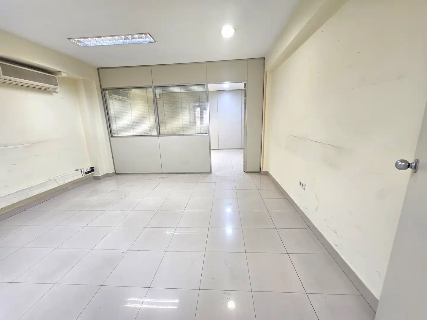 Local comercial en venda a Carrer del Pintor Cortina, imagen 3