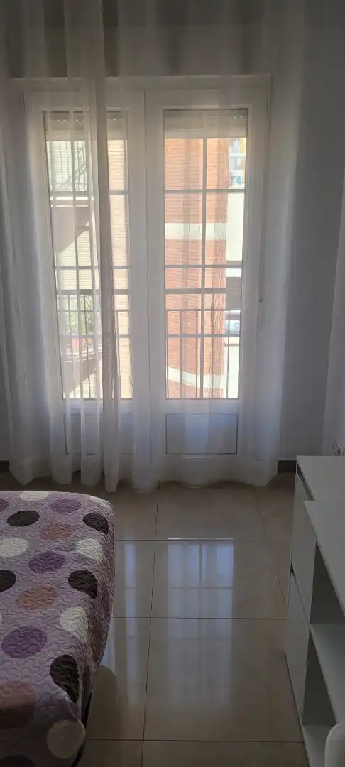 Habitación de Piso de alquiler en Cuenca con Calefacción, Parquet y Amueblado