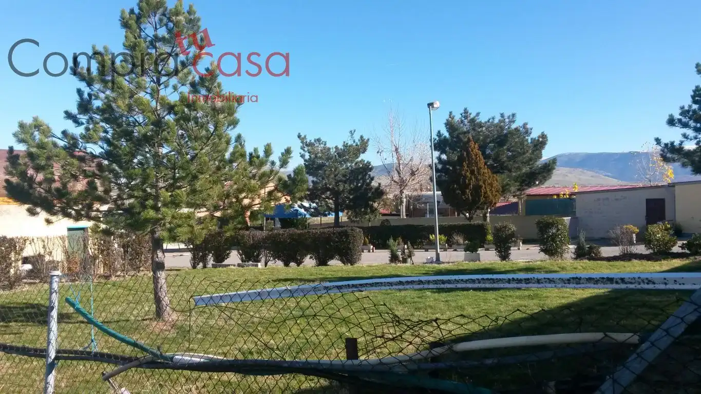 Jardín de Terreno industrial en venta en Palazuelos de Eresma
