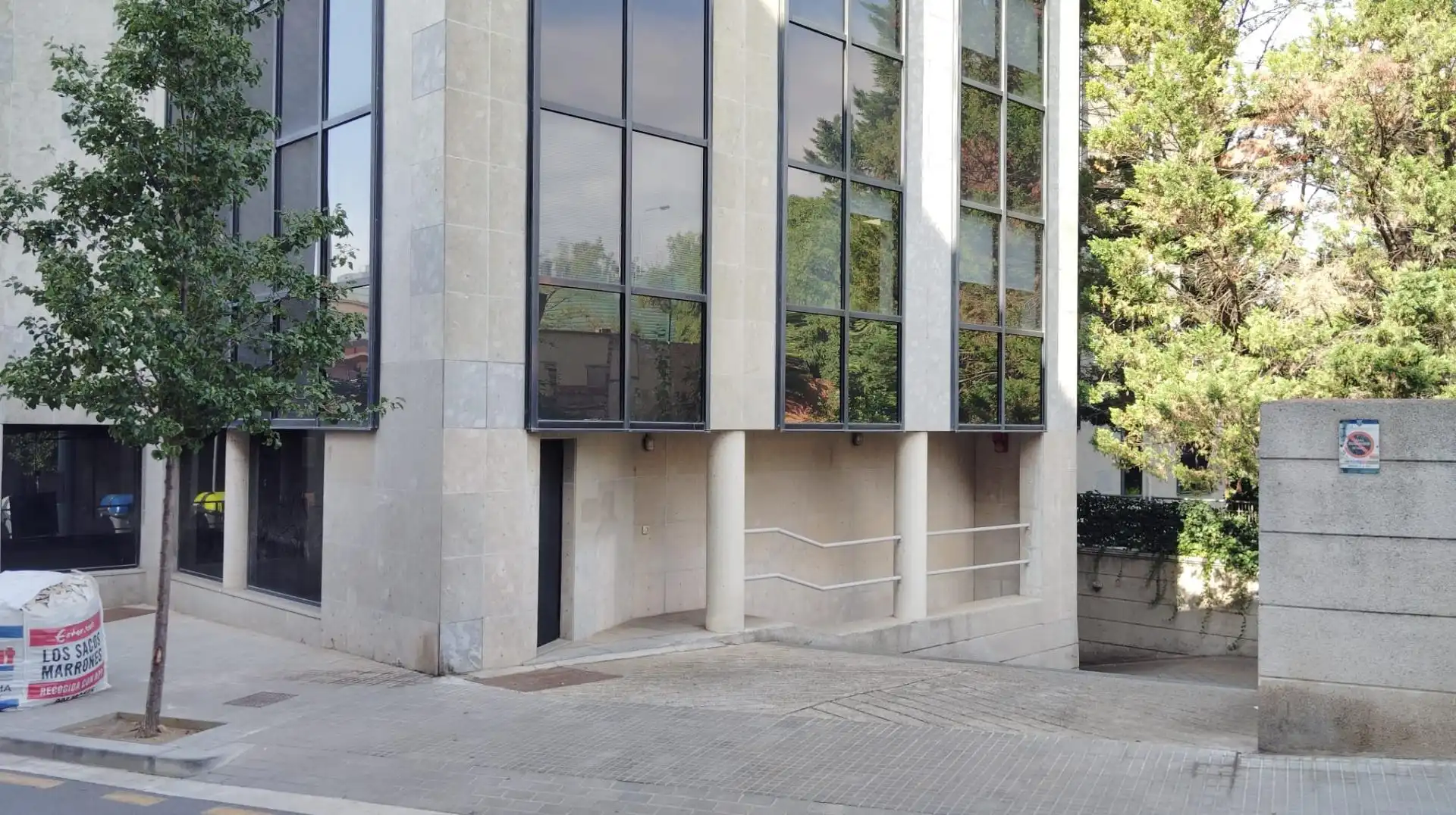 Exterior view of Garage for rent in Esplugues de Llobregat