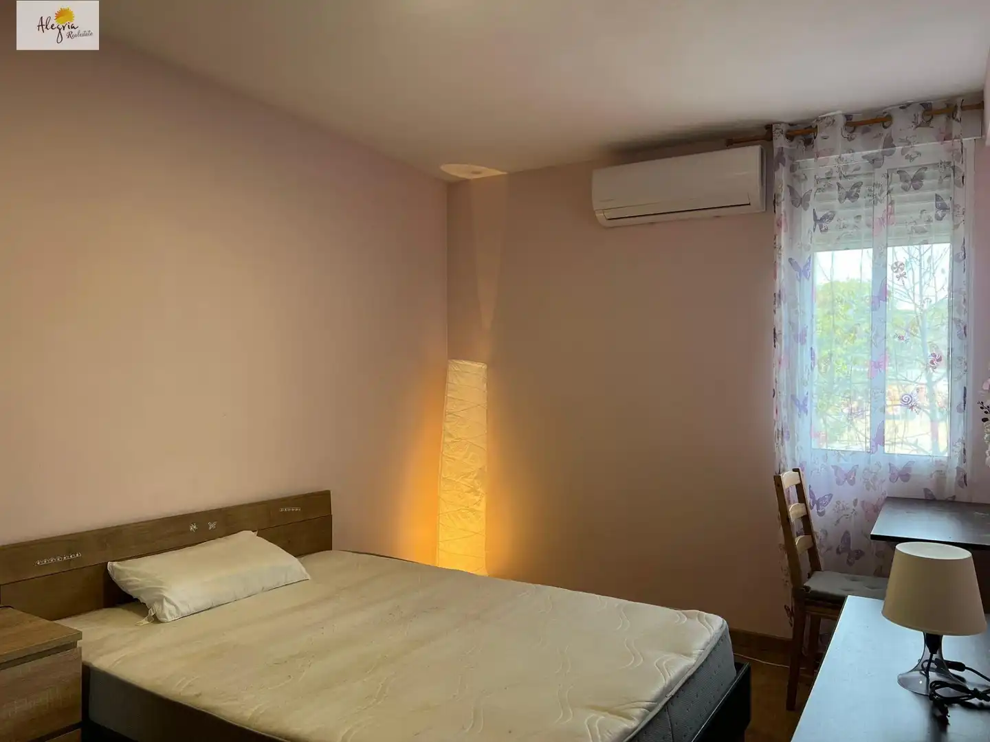 Habitación de Piso en venta en Valencia con Aire acondicionado, Terraza y Amueblado