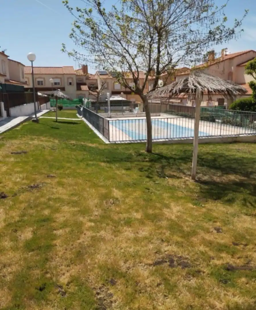 Adossat amb piscina en venda a Horcajo de Santiago, imagen 5