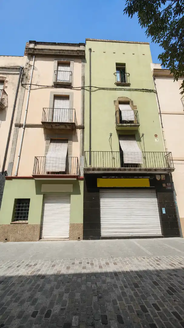 Vista exterior de Dúplex en venta en La Bisbal d'Empordà con Terraza, Balcón y Internet