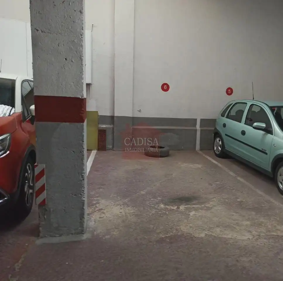 Aparcament de Pis en venda en Salamanca amb Calefacció, Parquet i Terrassa