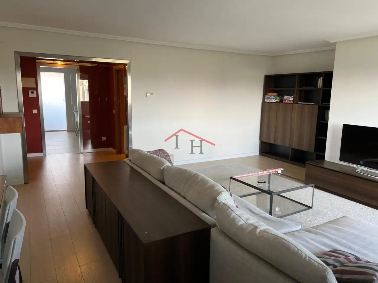 Sala d'estar de Àtic de lloguer en León Capital  amb Calefacció, Parquet i Terrassa