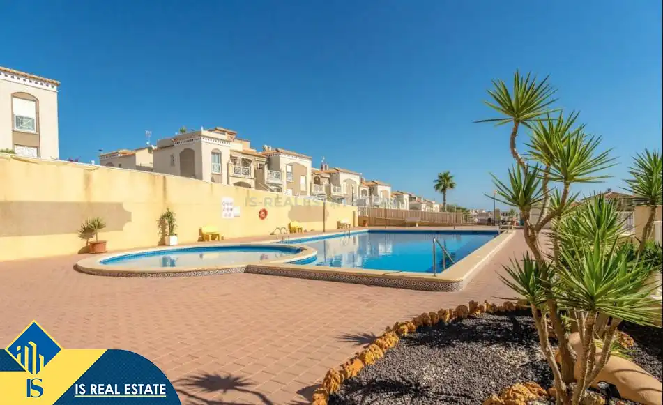Vista exterior de Casa adosada de lloguer en Torrevieja amb Aire condicionat, Calefacció i Jardí privat