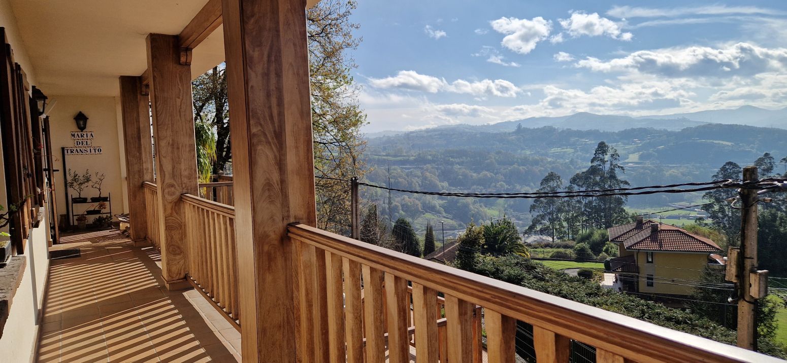 Vista exterior de Casa o xalet en venda en Ribera de Arriba amb Calefacció, Jardí privat i Parquet