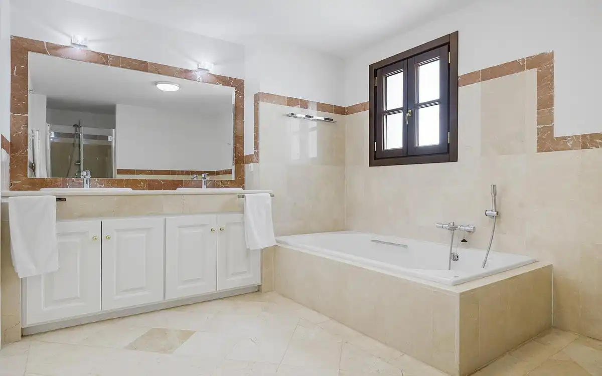 Adossat amb piscina en venda a Benahavís pueblo, imagen 11