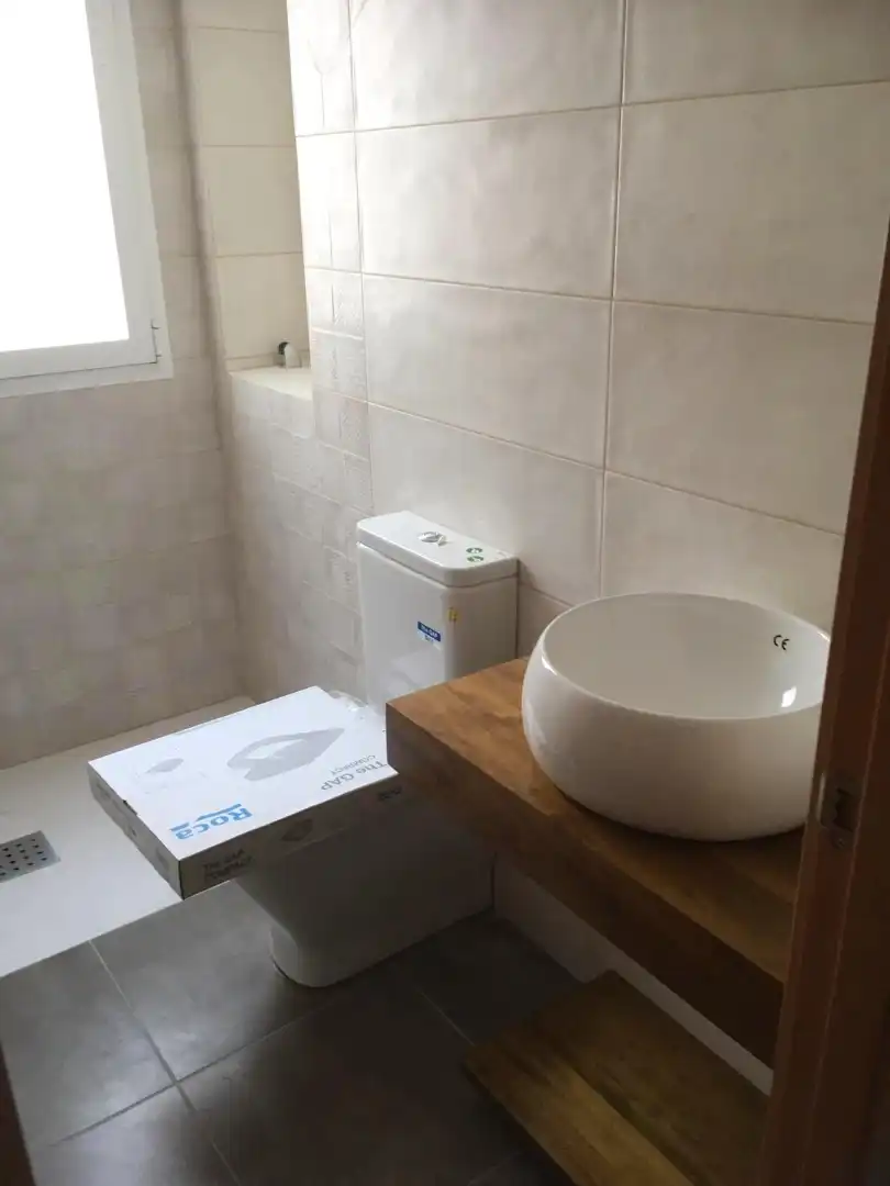 Badezimmer von Wohnung zur Miete in Zaragoza mit Heizung, Parkett und Möbliert