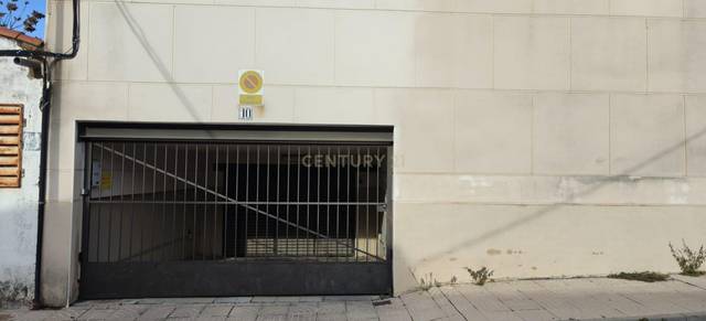 Garaje en Venta en Calle Hervás, Cáceres‎, Spain, 10 en La Cañada