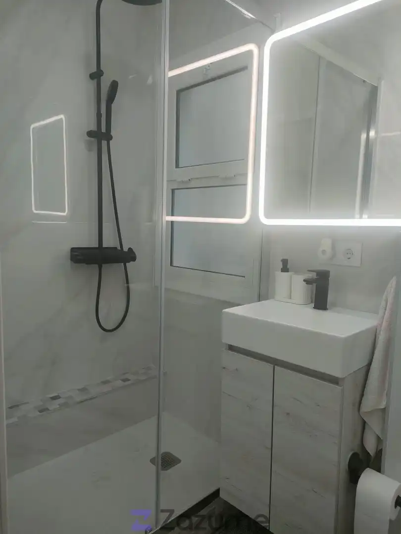 Bathroom of Attic for rent in Sant Boi de Llobregat  with Air Conditioner, Heating and Parquet flooring