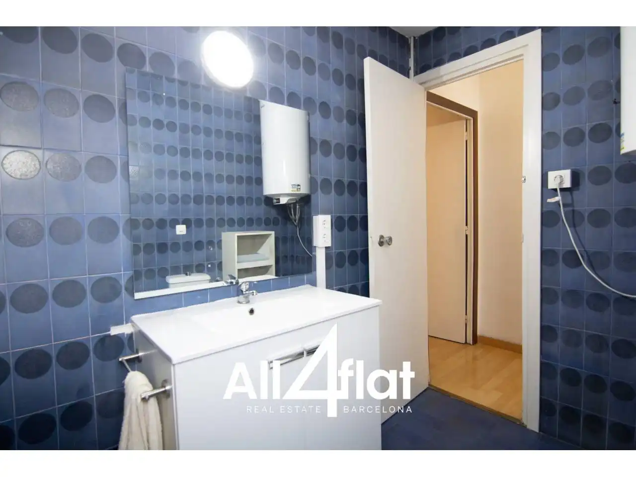 Badezimmer von Wohnung zur Miete in Barcelona mit Klimaanlage, Heizung und Parkett