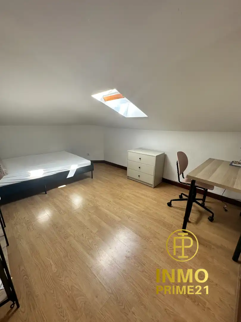 Schlafzimmer von Dachboden zur Miete in Santander