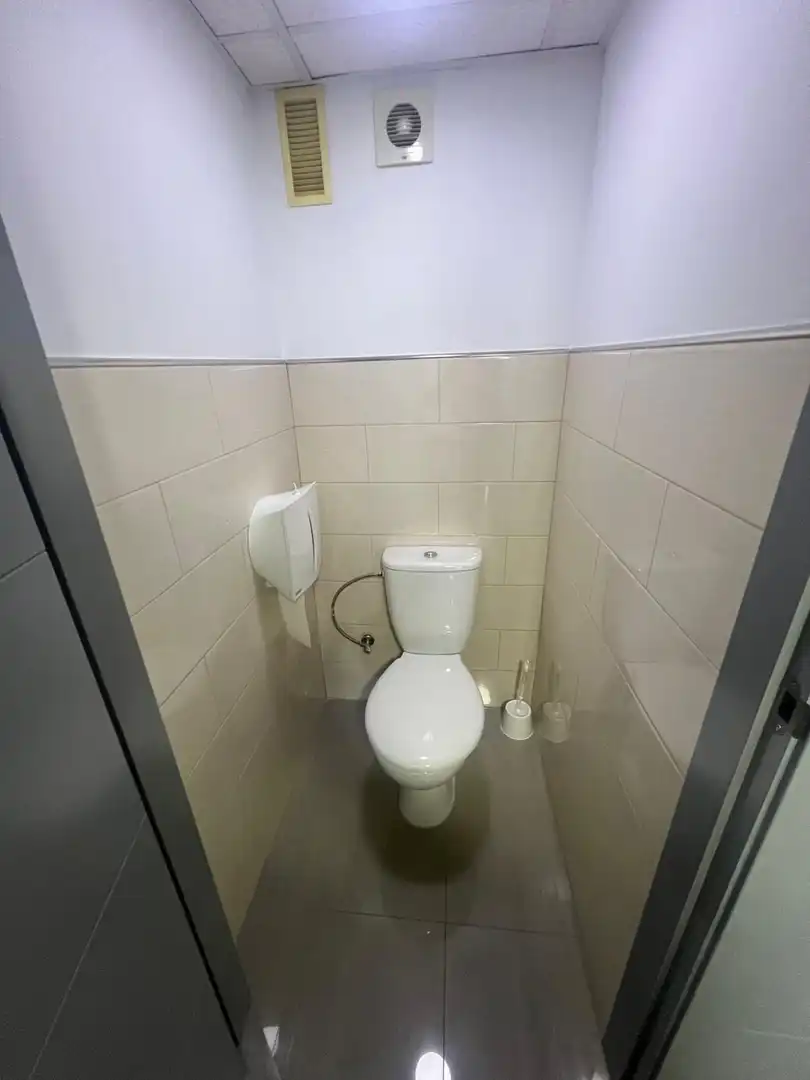 Bany de Oficina de lloguer en Murcia amb Traster
