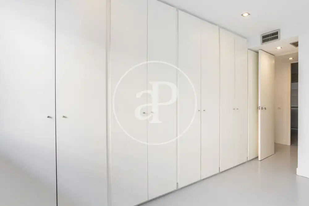 Wohnung zur Miete in Valencia mit Klimaanlage, Heizung und Abstellraum
