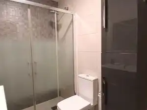 Bany de Pis en venda en Sevilla amb Aire condicionat, Parquet i Moblat