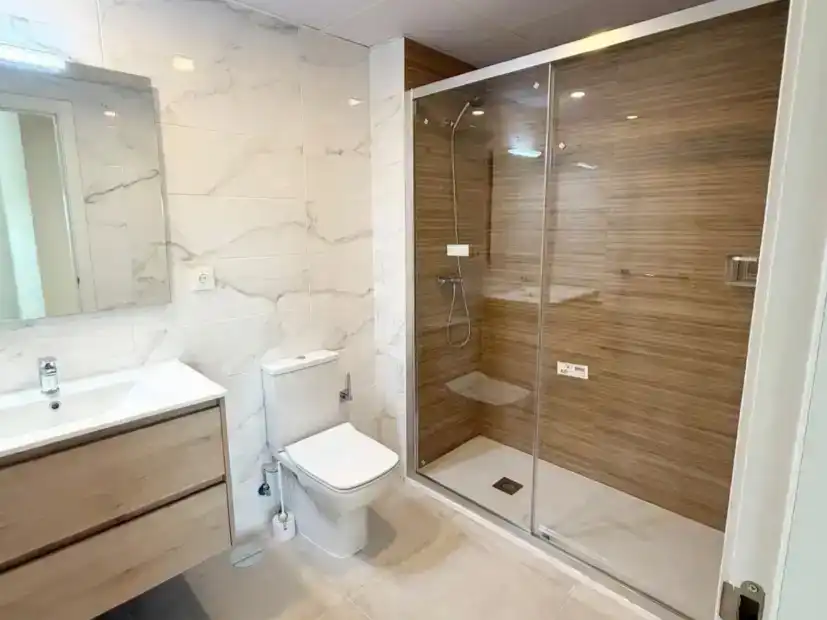 Bathroom of Flat for rent in Entrenúcleos