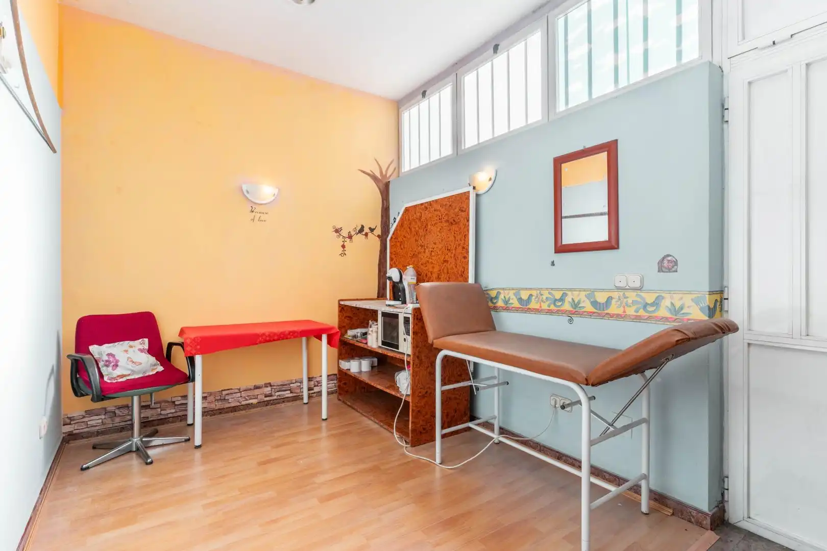 Habitación de Local en venta en Oviedo 