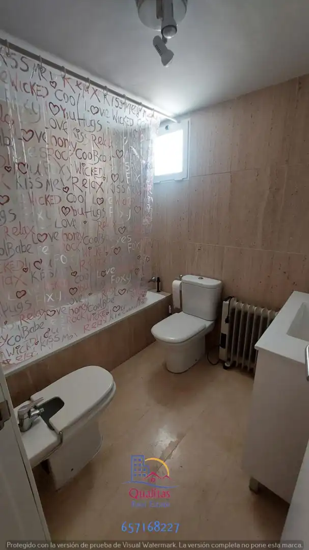 Baño de Casa adosada de alquiler en Oliva con Aire acondicionado, Calefacción y Terraza