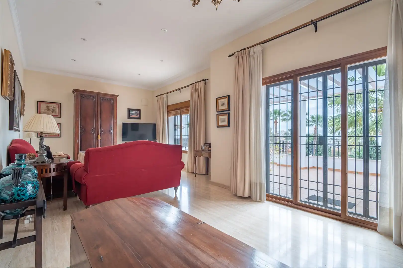Sala d'estar de Casa o xalet en venda en Málaga amb Terrassa