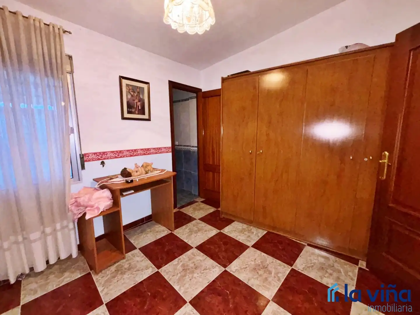 Habitación de Casa adosada en venta en Encinas Reales con Aire acondicionado, Terraza y Trastero