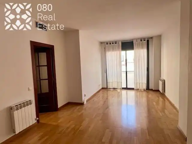 Vista exterior de Pis en venda en Barcelona amb Aire condicionat, Calefacció i Alarma
