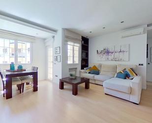 Living room of Flat to rent in  Madrid Capital  with Air Conditioner, Heating and Balcony