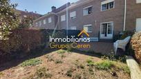 Vista exterior de Casa adosada en venda en Santo Domingo de la Calzada amb Calefacció, Jardí privat i Terrassa