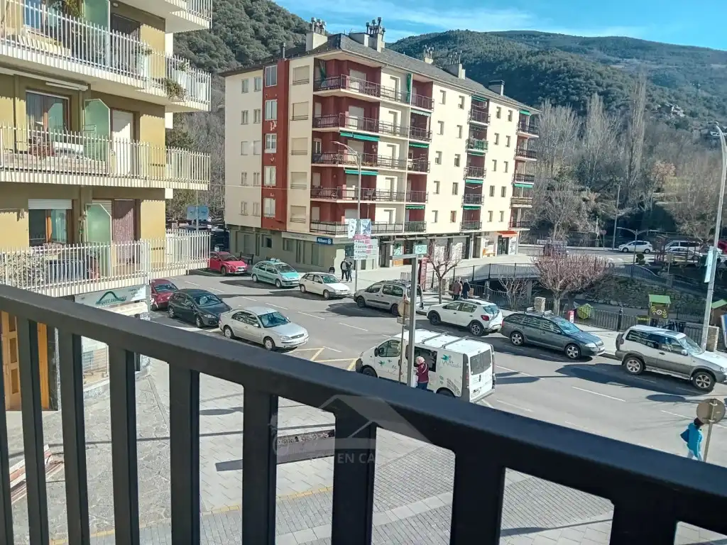 Vista exterior de Piso en venta en Sort con Balcón