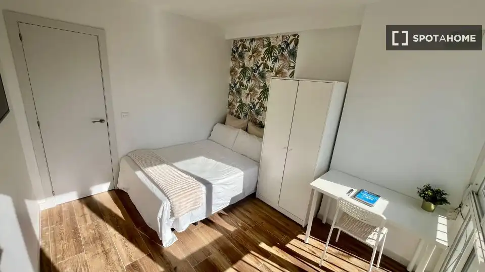 Bedroom of Flat for rent in Sevilla  with Air Conditioner, Heating and Furnished