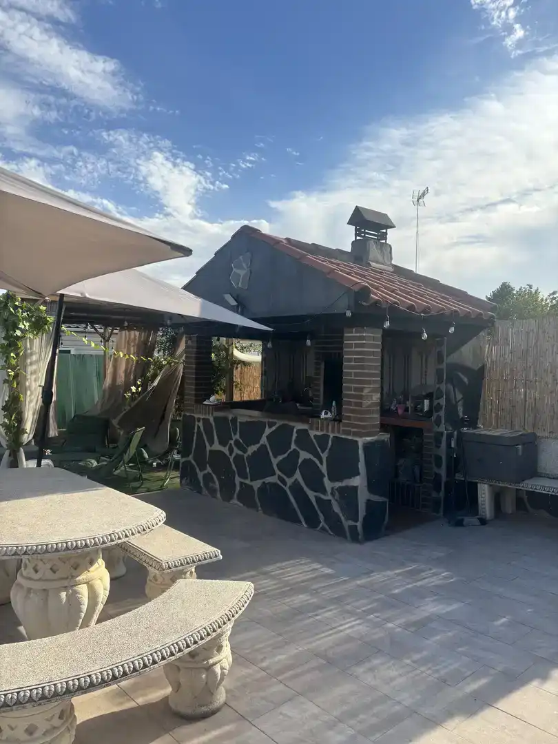 Terrassa de Casa o xalet en venda en Yuncos amb Aire condicionat i Piscina